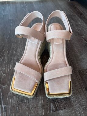 Good American Pink Suede Wedge Sandals with Gold Accent